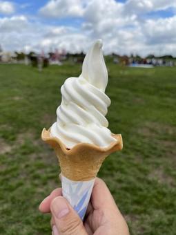 夏の北海道ソフトクリーム 夏の北海道ソフトクリームの写真