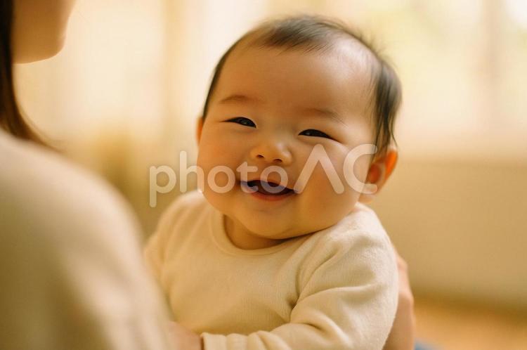 微笑む赤ちゃん 赤ちゃん,母子,家族の写真素材