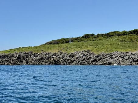 遊覧船から見た東尋坊の景色 雄島の岸壁 遊覧船から見た東尋坊の景色 雄島の岸壁 灯台,水面,岸壁の写真素材