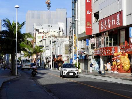 早朝の沖縄那覇国際通り3 早朝の沖縄那覇国際通り3 国際通り,那覇市,沖縄県の写真素材