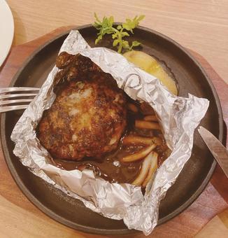 包み焼きハンバーグ 包み焼きハンバーグの写真