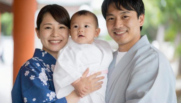 お宮参りイメージ 着物姿の家族 お宮参りイメージ 着物姿の家族の写真