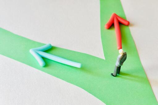 ターニングポイントとシニアの男性 再就職,転機,転換点の写真素材