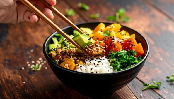 野菜たっぷりの美味しそうなアボガド丼 野菜たっぷりの美味しそうなアボガド丼の写真