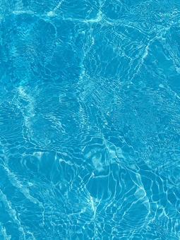 プールの水面と太陽の光の反射(4) プールの水面と太陽の光の反射(4)の写真
