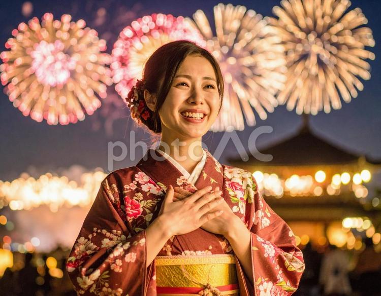 夏の夜に心震える、花火と笑顔 花火,浴衣,夏祭りの写真素材