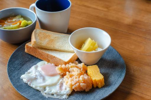 和洋ミックスの朝食 和洋ミックスの朝食 朝食,和洋折衷,トーストの写真素材