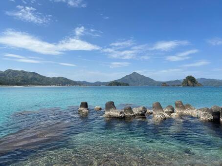  青い海と山とテトラポット 海,日本海,青いの写真素材