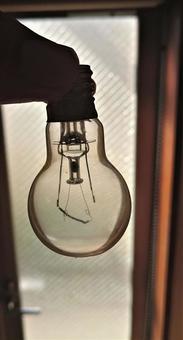 電球交換 電球交換の写真