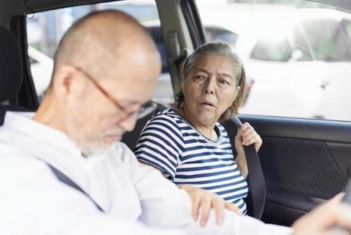 Elderly driver getting sleepy while driving, dozing driving, car, operation, JPG