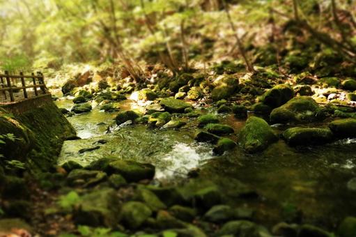 ジオラマ風の渓流の写真