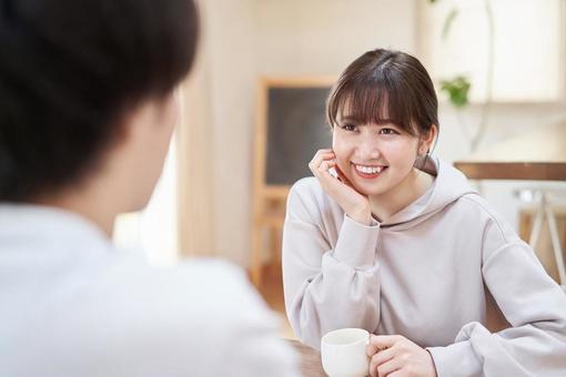 Asian men and women talking with a smile, hombres y mujeres, mujer, ella, JPG