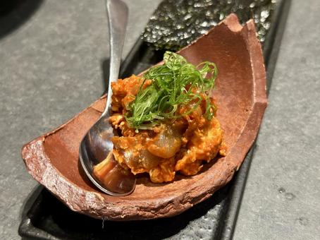 ピリ辛チャンジャを海苔で包む ピリ辛チャンジャを海苔で包む タラ,チャンジャ,塩辛の写真素材