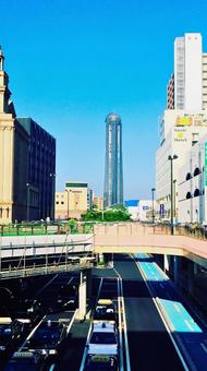 青空に映える近代的な都市景観 青空に映える近代的な都市景観の写真