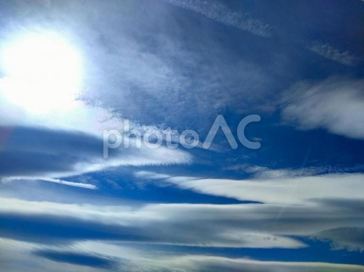 青空と変わった形の雲 青空,空,ブルースカイの写真素材