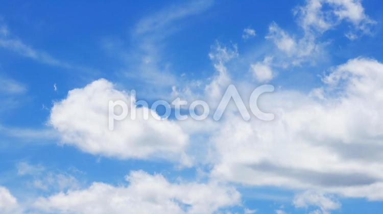 美しい夏の青い空と雲 空,青空,雲の写真素材