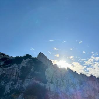 青空と太陽の写真
