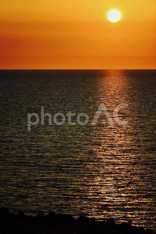 夕日と海 夕日,海,オレンジの写真素材