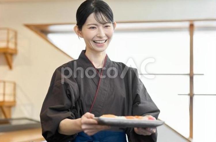 料理を運ぶ和食の従業員 和食,女性,料理の写真素材