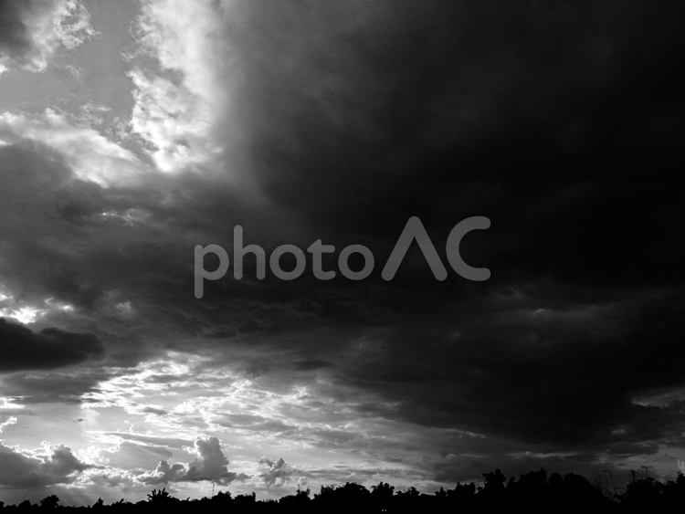 雷雲　憂鬱な気分　動画編集素材 雷雲,黒雲,積乱雲の写真素材