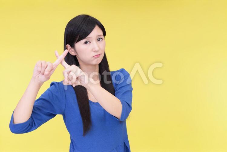 禁止の意思表示をする女性 女性,女,指の写真素材
