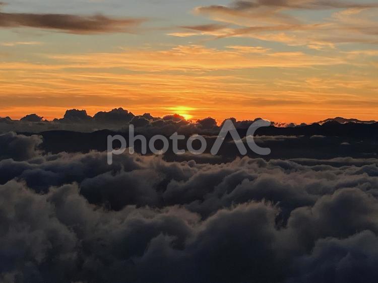夕暮れ 日没,夕暮れ,雲海の写真素材