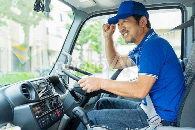 ドライバーの男性 トラック,笑顔,ドライバーの写真素材