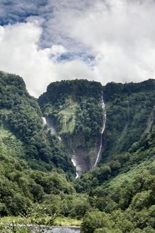 富山県-称名滝とハンノキ滝と無名滝 富山県-称名滝とハンノキ滝と無名滝 称名滝,滝,国指定名勝の写真素材