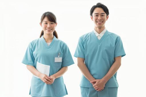 男女理学療法士の並列写真 男女理学療法士の並列写真の写真