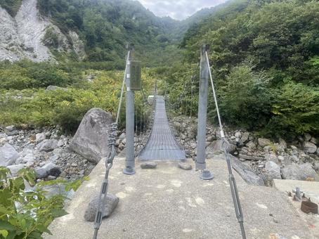 登山中の橋 橋,黒部ダム近く,富山県の写真素材