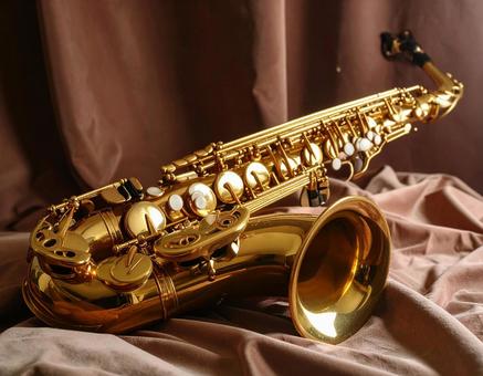 バリトンサックス シルク 楽器 音楽 金 バリトンサックス シルク 楽器 音楽 金の写真