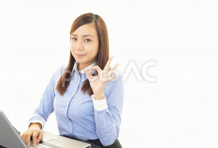 OKサインを出すビジネスウーマン 女性,ビジネスウーマン,女の写真素材