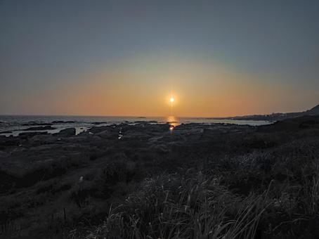 房総伊戸海岸から見た夕日 房総伊戸海岸から見た夕日 房総,伊戸,夕日の写真素材