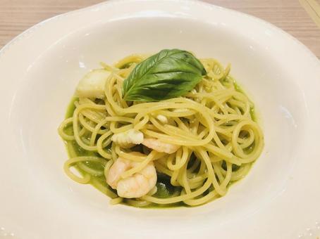 シーフードのジェノベーゼパスタ シーフードのジェノベーゼパスタの写真
