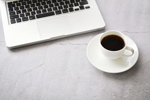 コーヒーとノートパソコン コーヒーとノートパソコン コーヒー,ノートパソコン,パソコンの写真素材