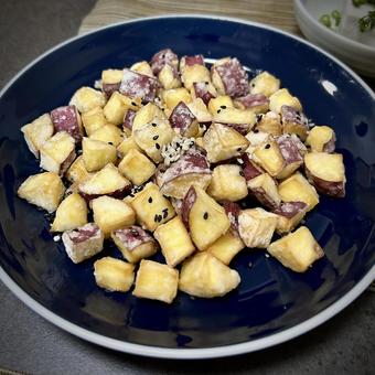 サツマイモの胡麻塩スナック 旦那飯,男の料理,手料理の写真素材