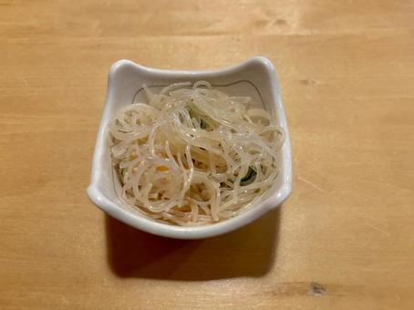 春雨のお通し 春雨,お通し,ビールの写真素材