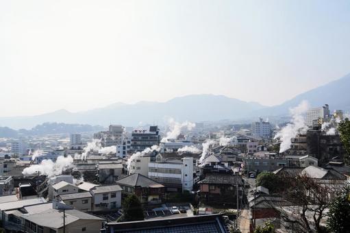 大分県別府市の湯けむりが立ち上る町並み 大分県別府市の湯けむりが立ち上る町並み 大分,別府,温泉の写真素材