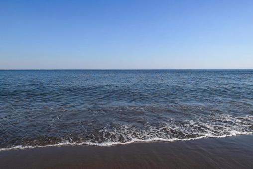 静かな波打ち際 波打ち際,海,空の写真素材