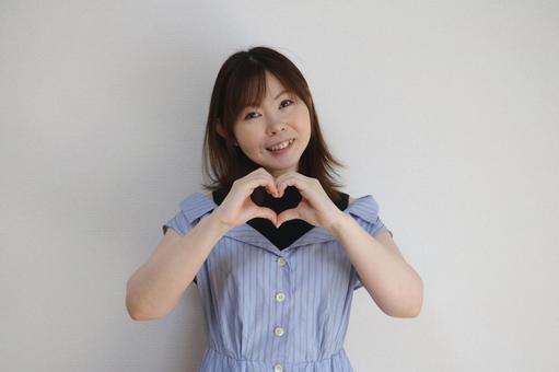 ハート ハート ハート,キュン,指ハートの写真素材