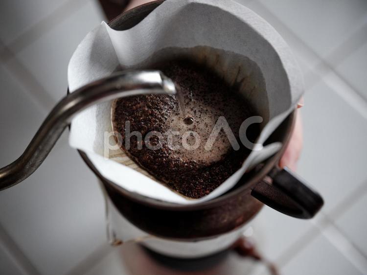 コーヒーを淹れる コーヒーを淹れる,コーヒー豆,珈琲豆の写真素材