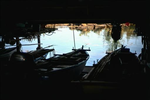 静かな漁港 船,漁船,船舶の写真素材