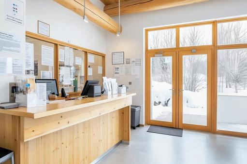 山の観光案内所、受付カウンターの写真