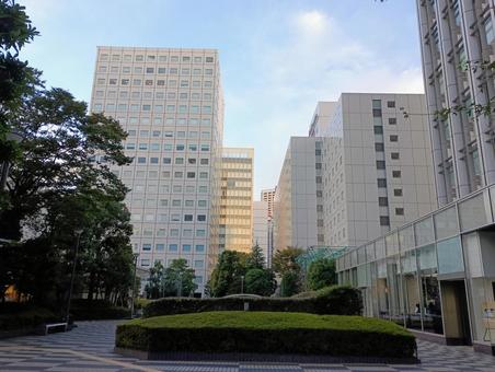 JR大崎駅前のビル 建築,木,緑の写真素材