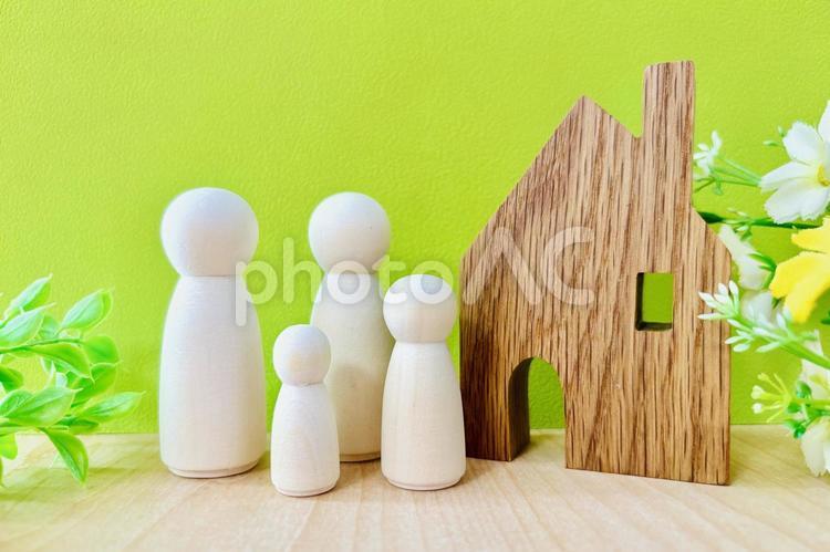 住まいとファミリー 家族,ファミリー,緑の写真素材