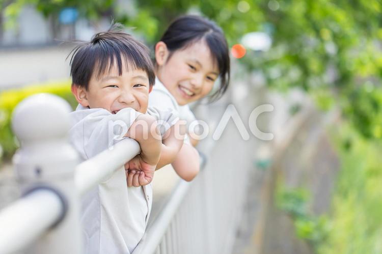 笑顔でカメラ目線の子供 子供,笑顔,スマイルの写真素材