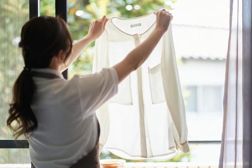 Asian woman hanging laundry by the window, giặt ủi, giặt ủi, đàn bà, JPG