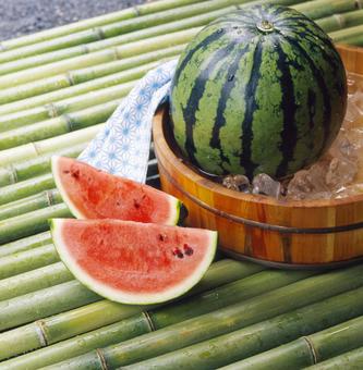 冷えたスイカ 夏イメージ 冷えたスイカ 夏イメージ スイカ,夏イメージ,冷えたの写真素材