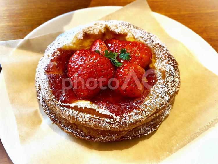おいしそうないちごのタルト タルト,いちごのタルト,ケーキの写真素材