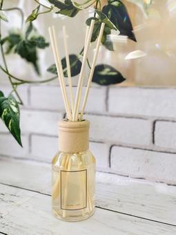 ナチュラルテイストなアロマディフューザー アロマ,アロマディフューザー,アロマテラピーの写真素材